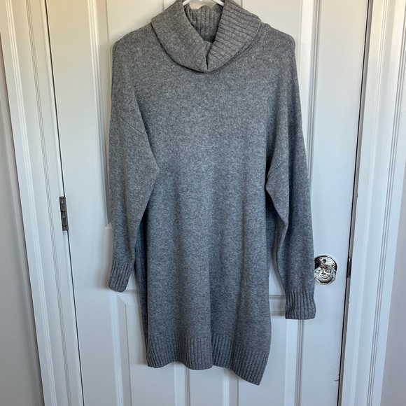 GAP Gray Cowl Neck Sweater - Picture 1 of 2